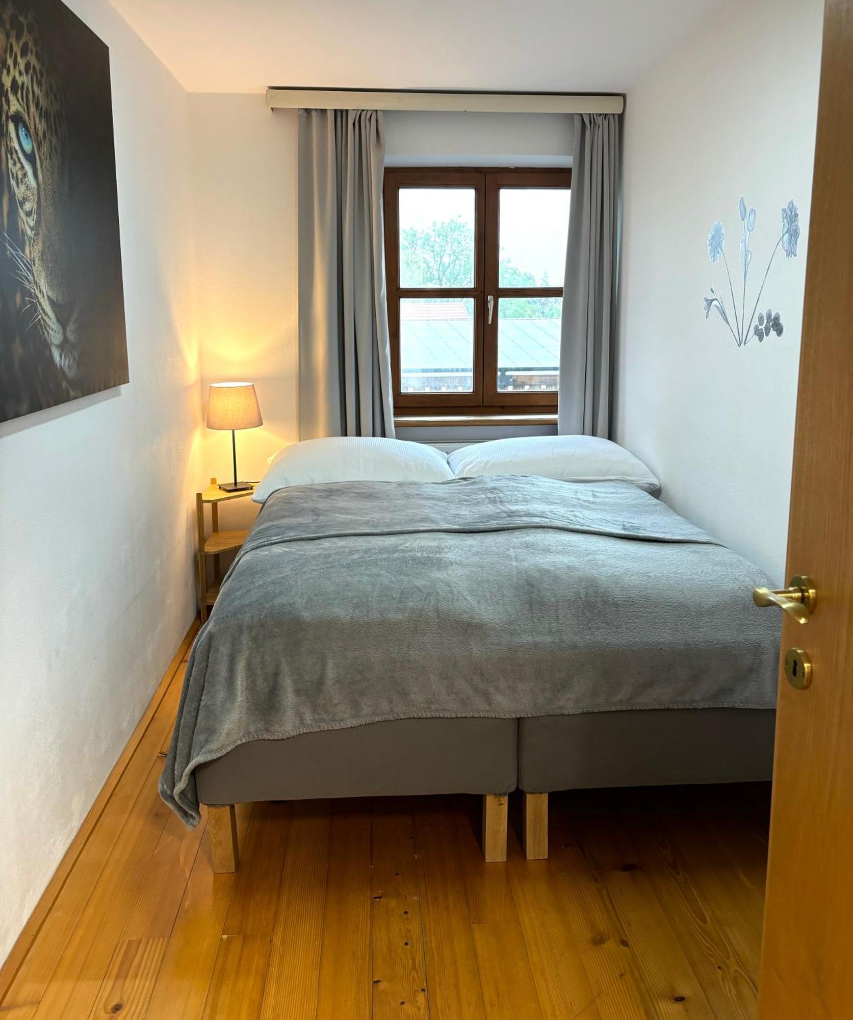 Gaesthaus "Seeblick" Seekirchen am Wallersee Rum bild