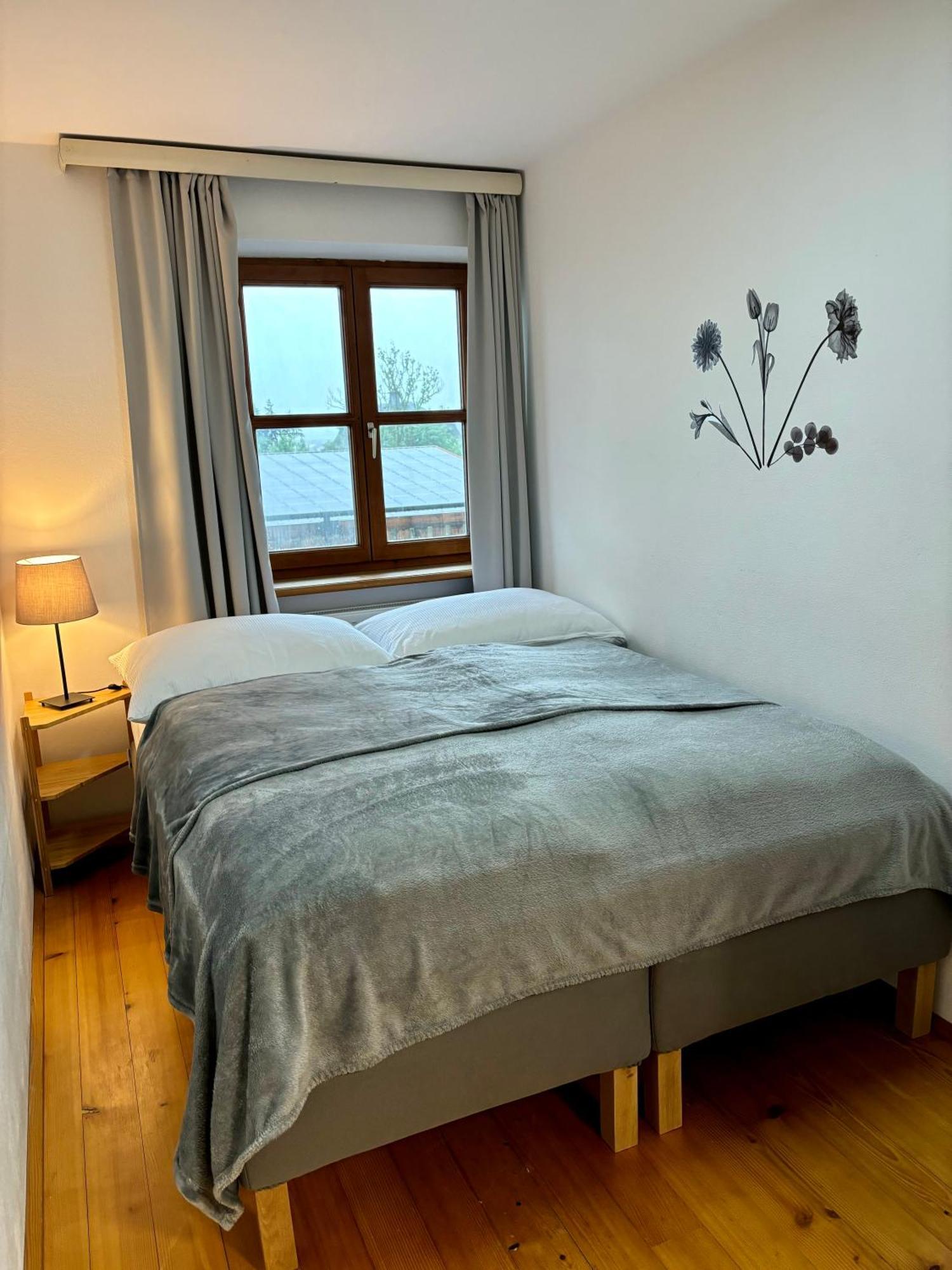 Gaesthaus "Seeblick" Seekirchen am Wallersee Rum bild